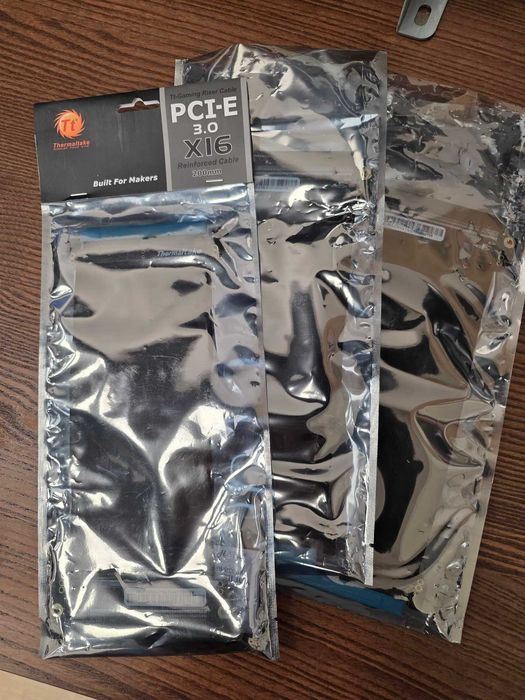 Taśma Thermaltake PCIe x16, 20cm, AC-053-CN1OTN-C1