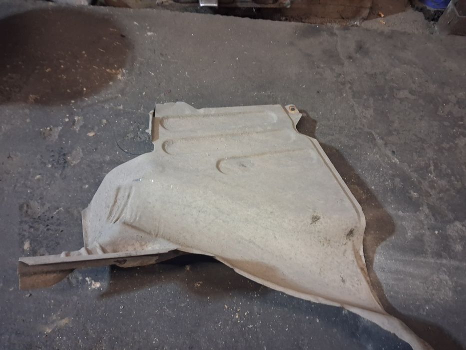 Toyota Avensis t25 corolla e12 oslona termiczna baku paliwa