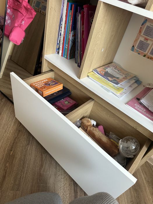 Стелаж в дитячу кімнату