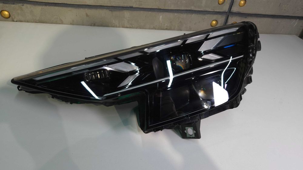 Audi Q8 рест 2024 фари Lazer оригінал Європа комплект