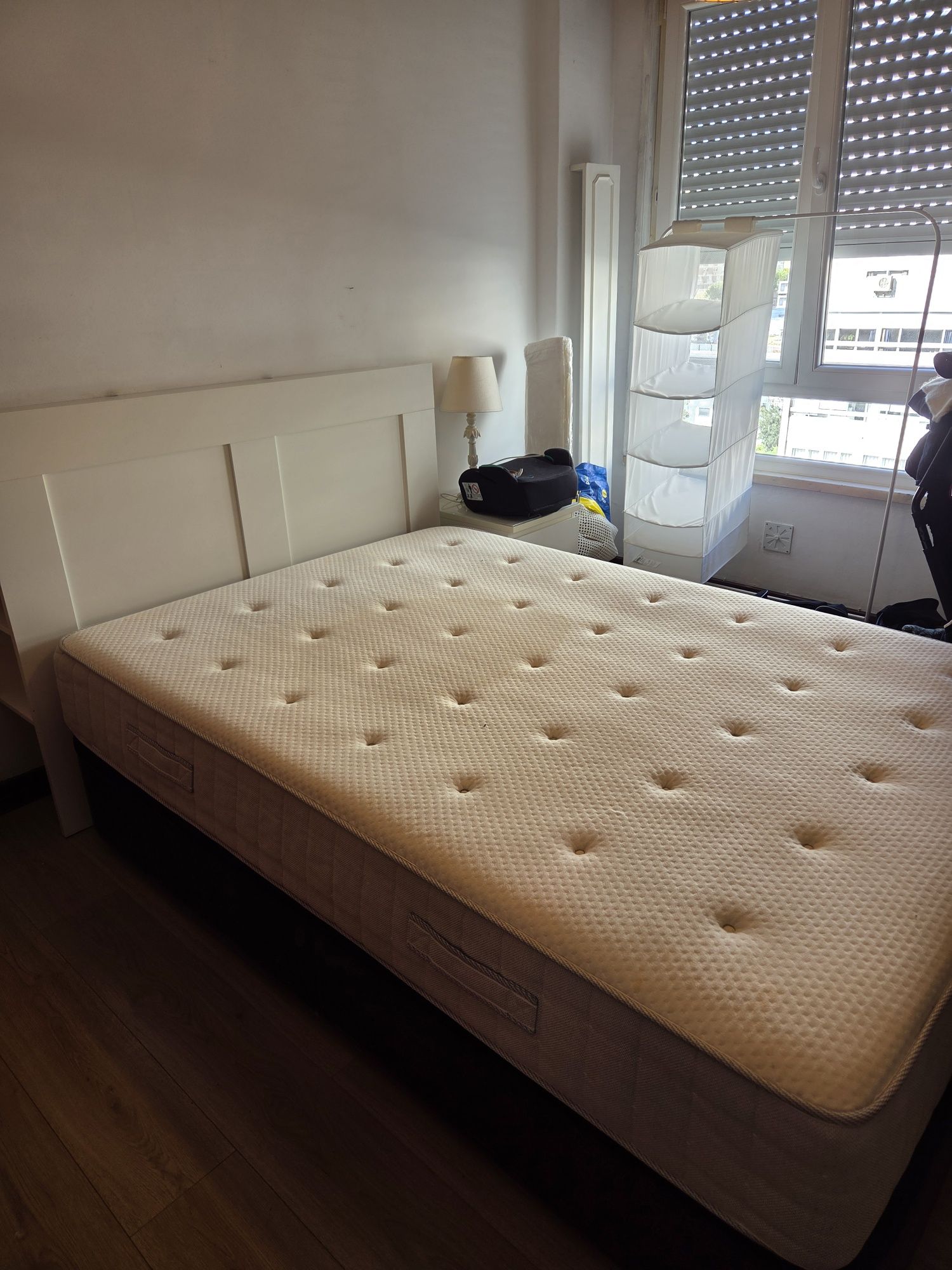 Cama sommier c/ arrumação 140x200