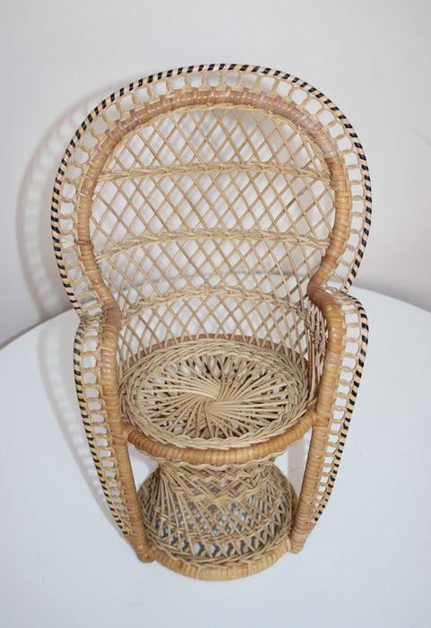 Fotel peacock - miniatura kwietnik z wikliny, lata 70