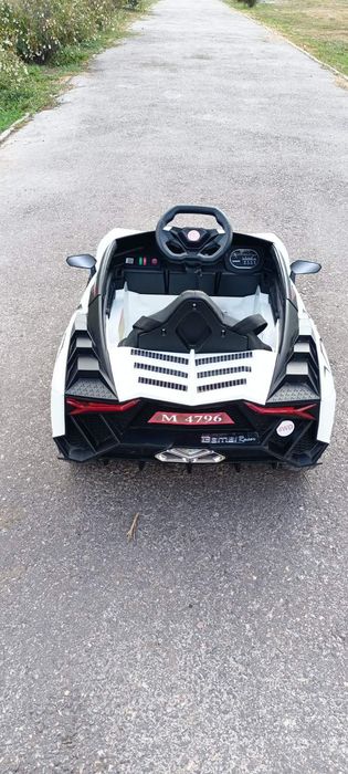 Дитячий акумуляторний автомобіль