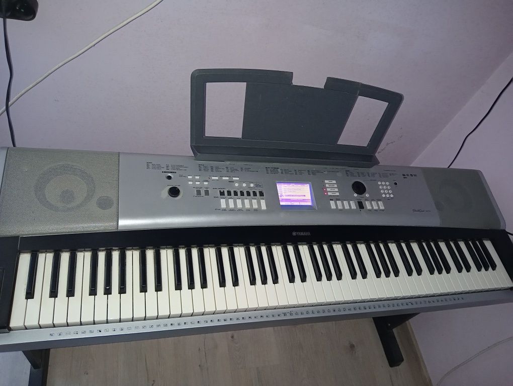 Keyboard Yamaha DGX 530