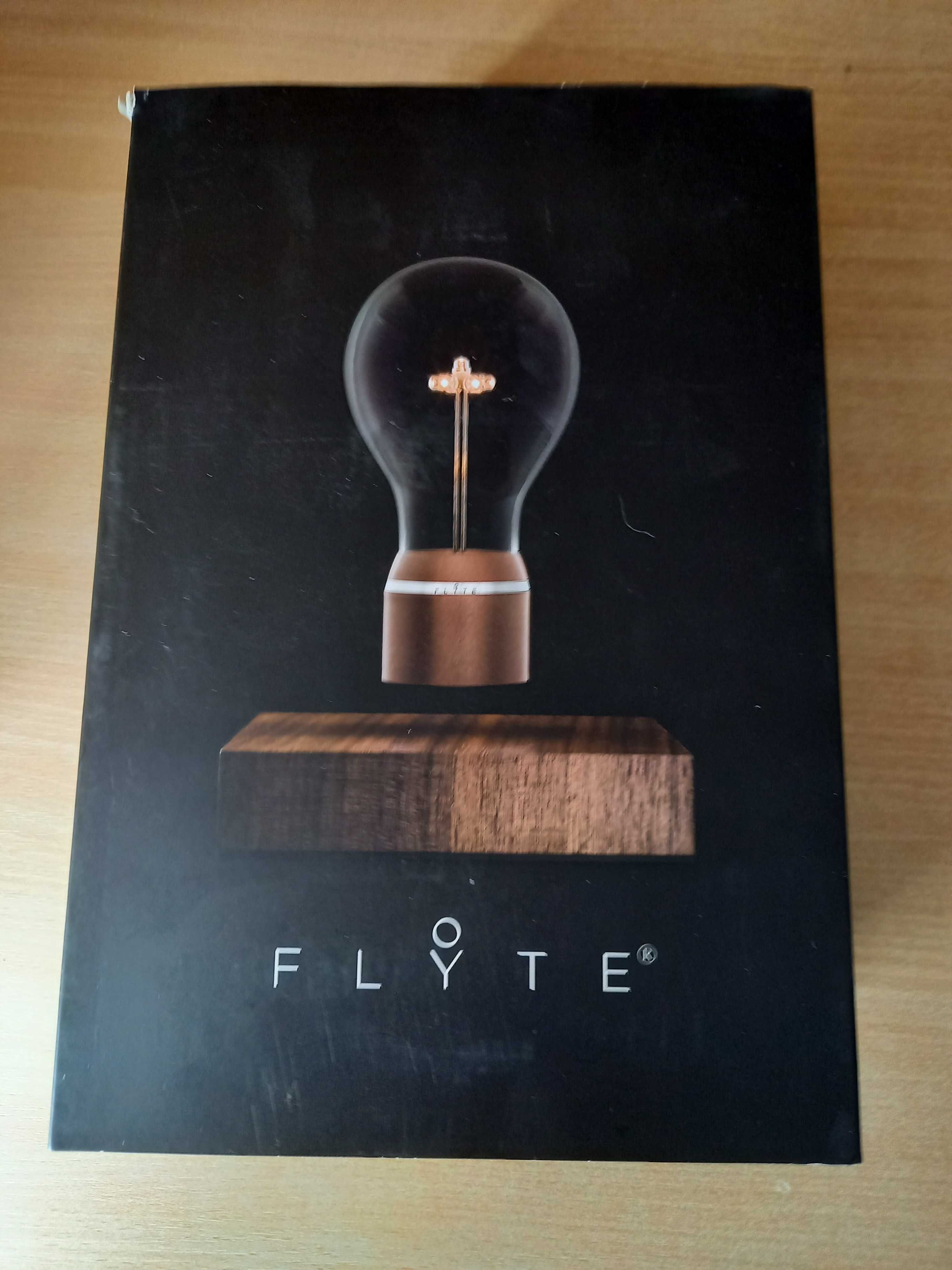 Левитирующая лампа FLYTE Buckminster