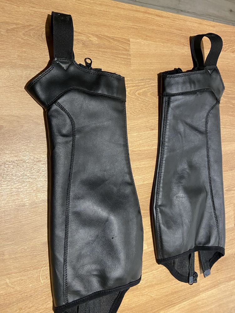 Sztylpy / czapsy jeździeckie dla dzieci Fouganza 100 Roz. M short