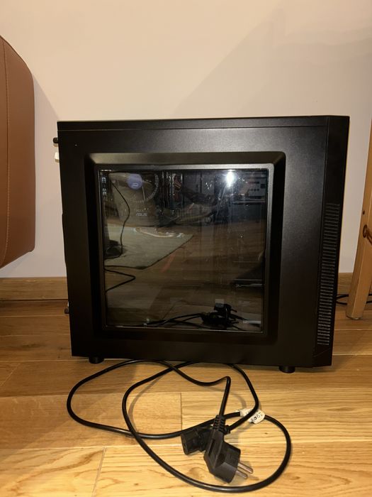 komputer PC + monitor + klawiatura