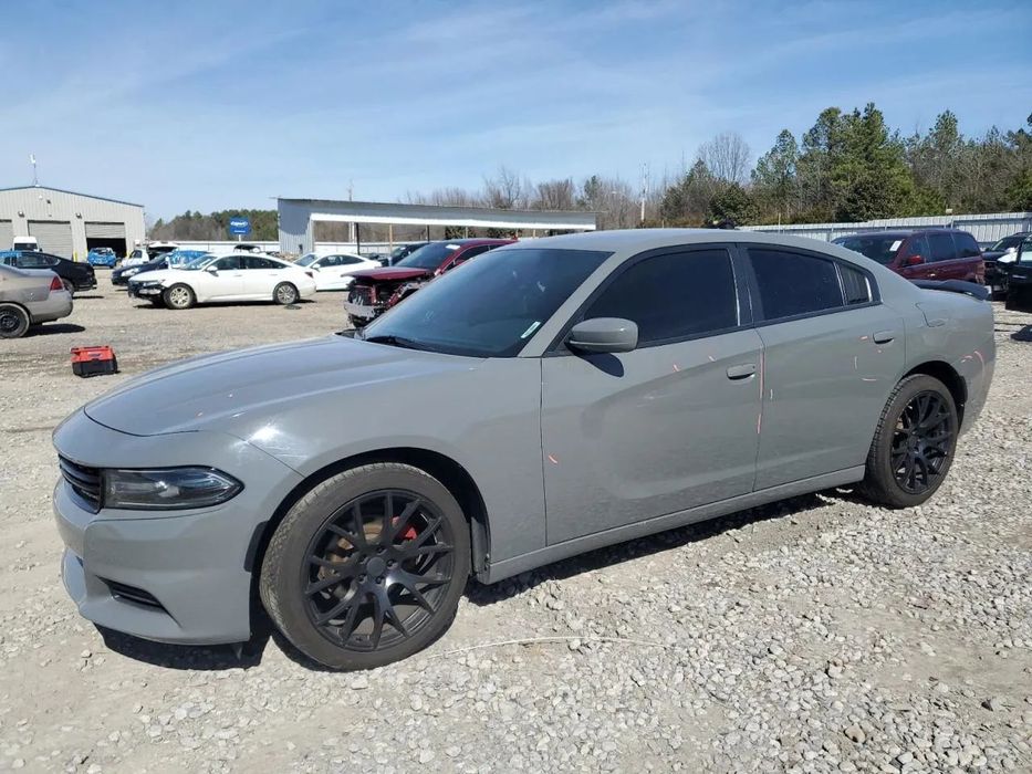 Dodge Charger Amerykański sedan w drodze do Polski