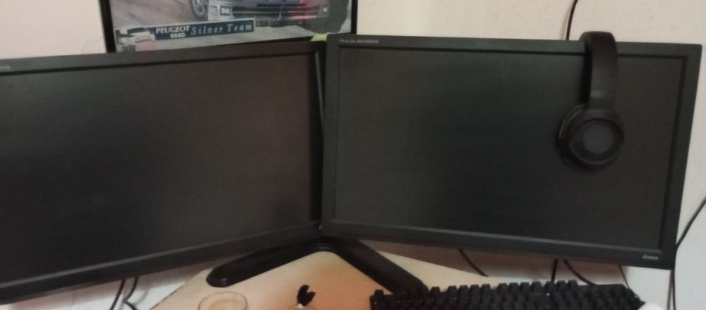 2 monitor com tripé