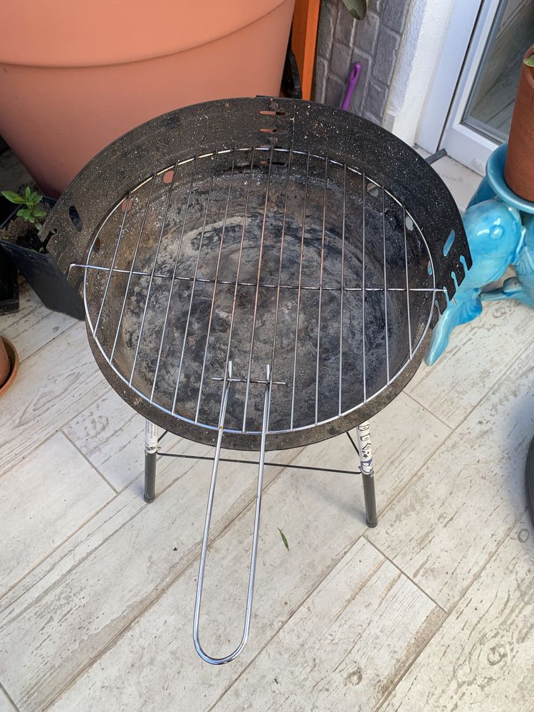 Grelhador a carvão (Barbecue)