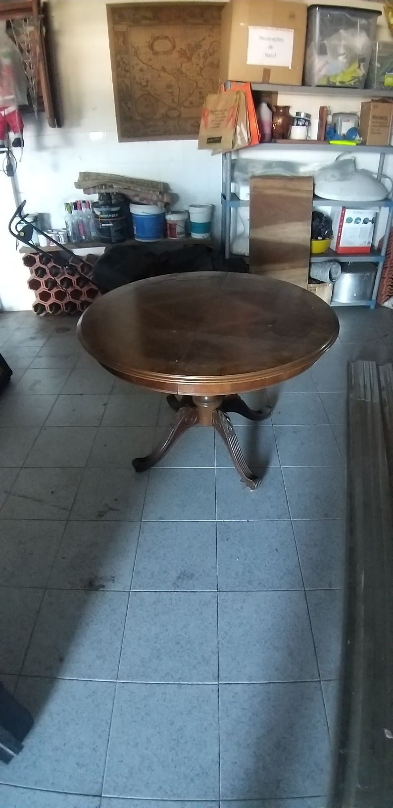 Mesa de jantar de sala.