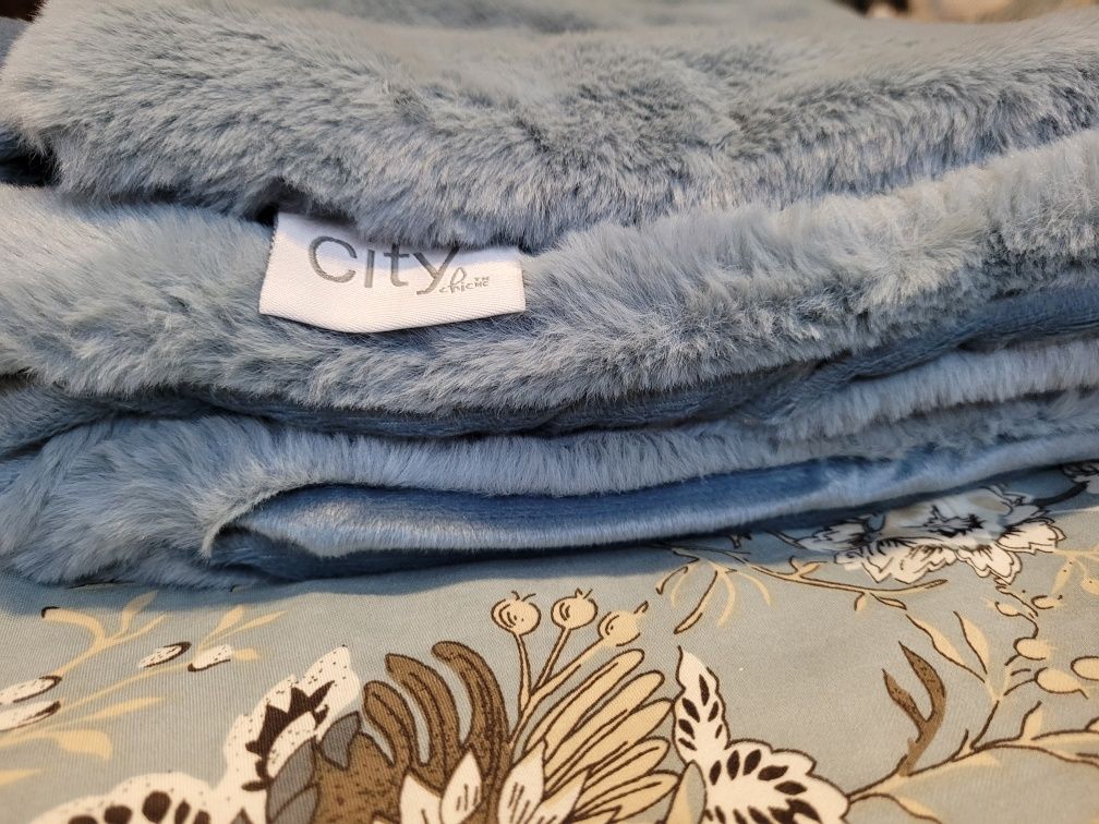 City Chic puszysty koc w kolorze turkusowym