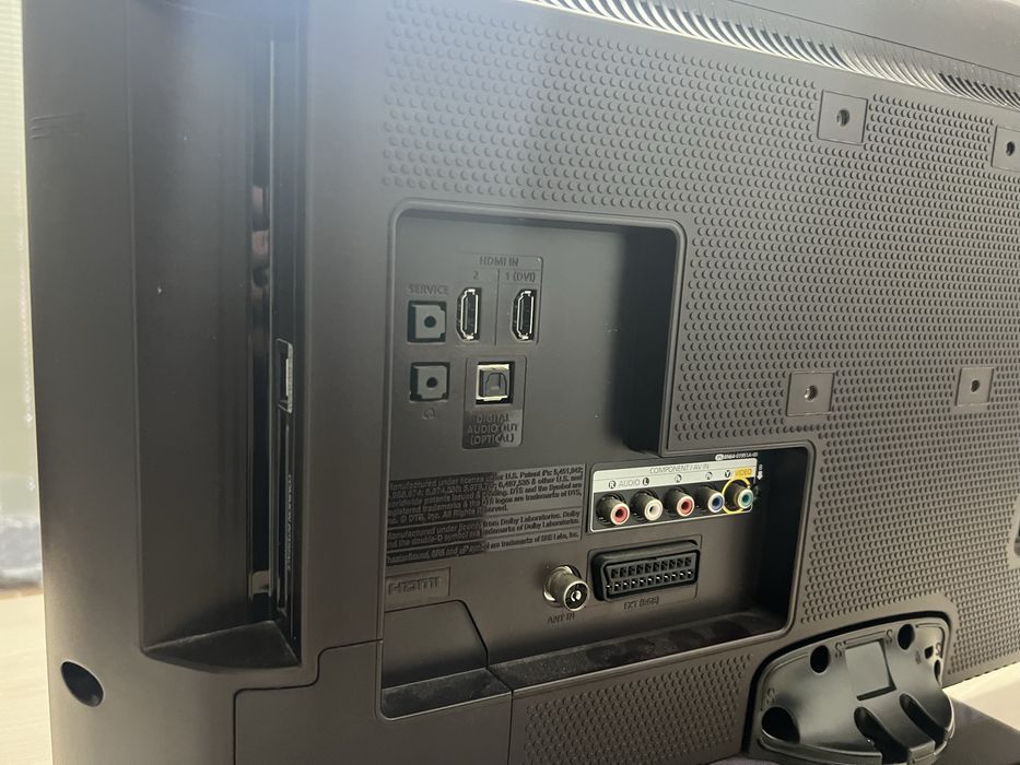 Продам телевізор SAMSUNG діагональ 26 (UE26EH4030W)+кріплення на стіну