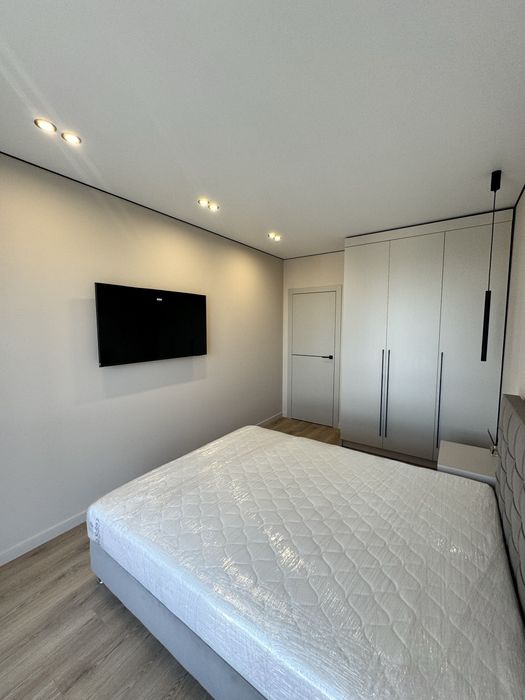 Продаж! Однокімнатна квартира з виглядом на озеро