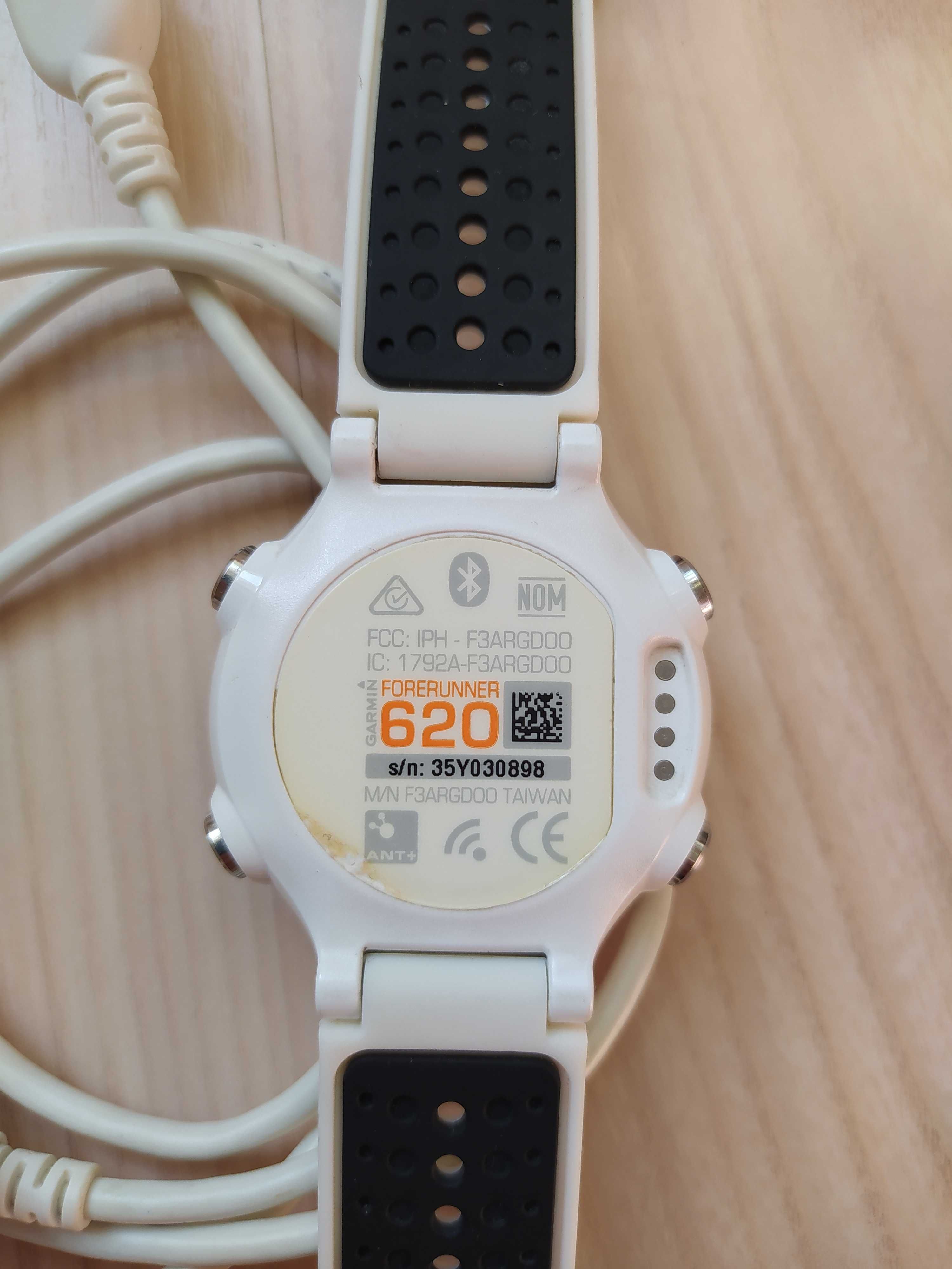 Спортивний годинник для бігу Garmin Forerunner 620