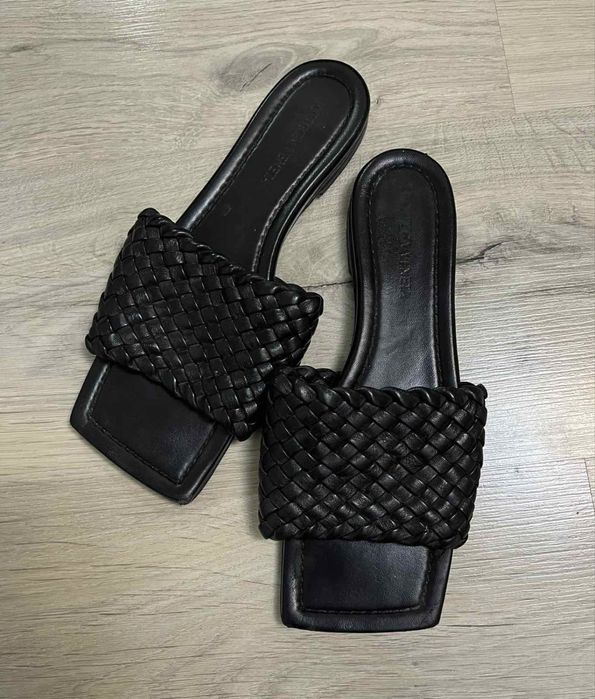 Bottega Veneta шльопки оригінал шкіра