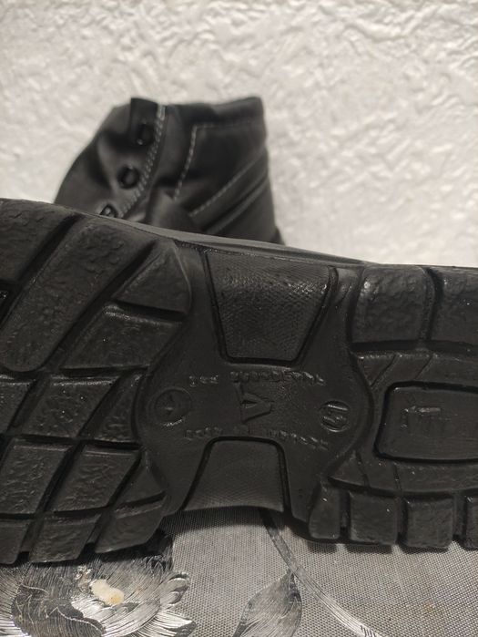 Продам робоче взуття