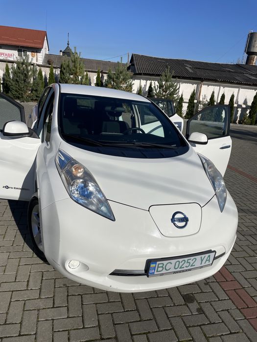 Nissan Leaf 2013 Нісан Ліф електроавтомобіль