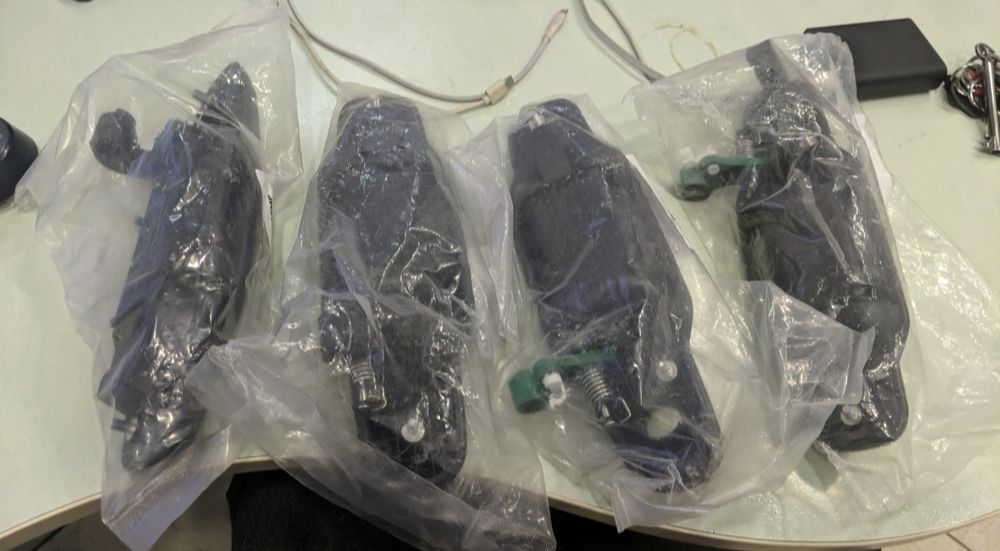 Ручки дверні зовнішні з хромом та без нові на Кіа Соренто