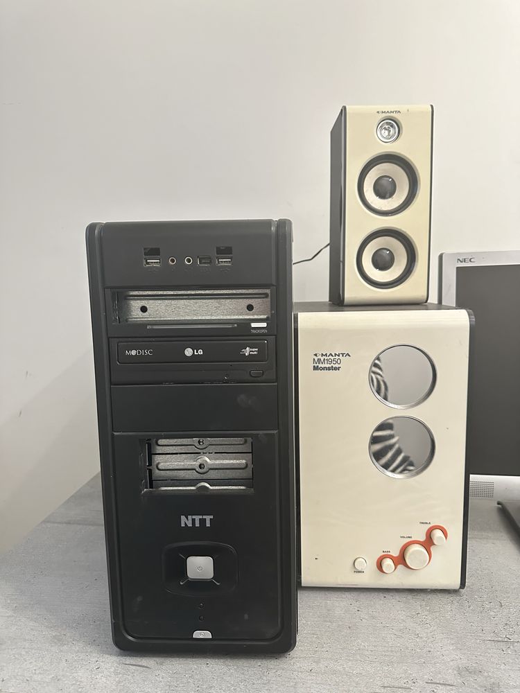 Komputer stacjonarny + monitor (bez glośników)