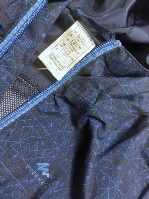 Kurtka turystyczna wiatrówka Quechua wodoodporna 96-104 (3-4lata)