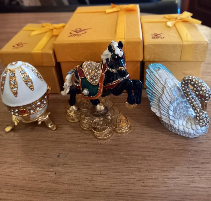 Шкатулка,лебінь.