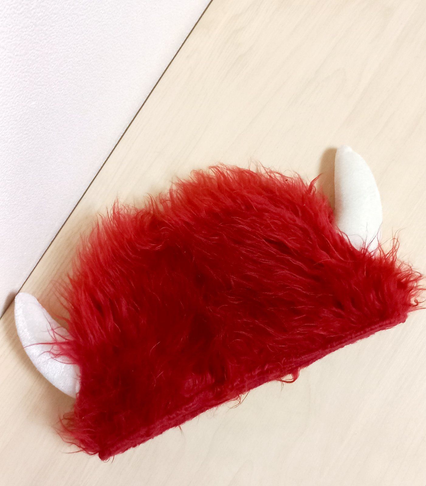 Шапка шлем викинга / красная шапка с рогами / игрушка / карнавал