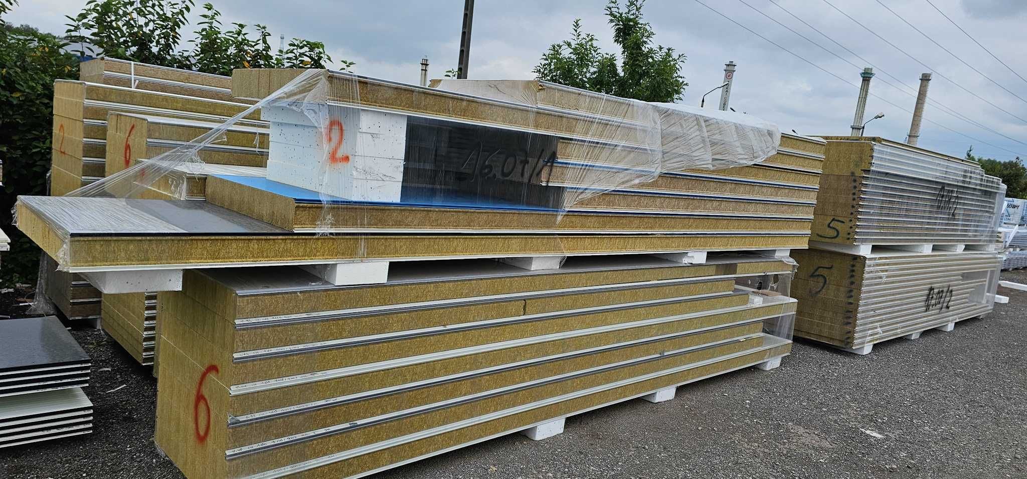 Płyta Warstwowa z rdzeniem z wełny mineralnej