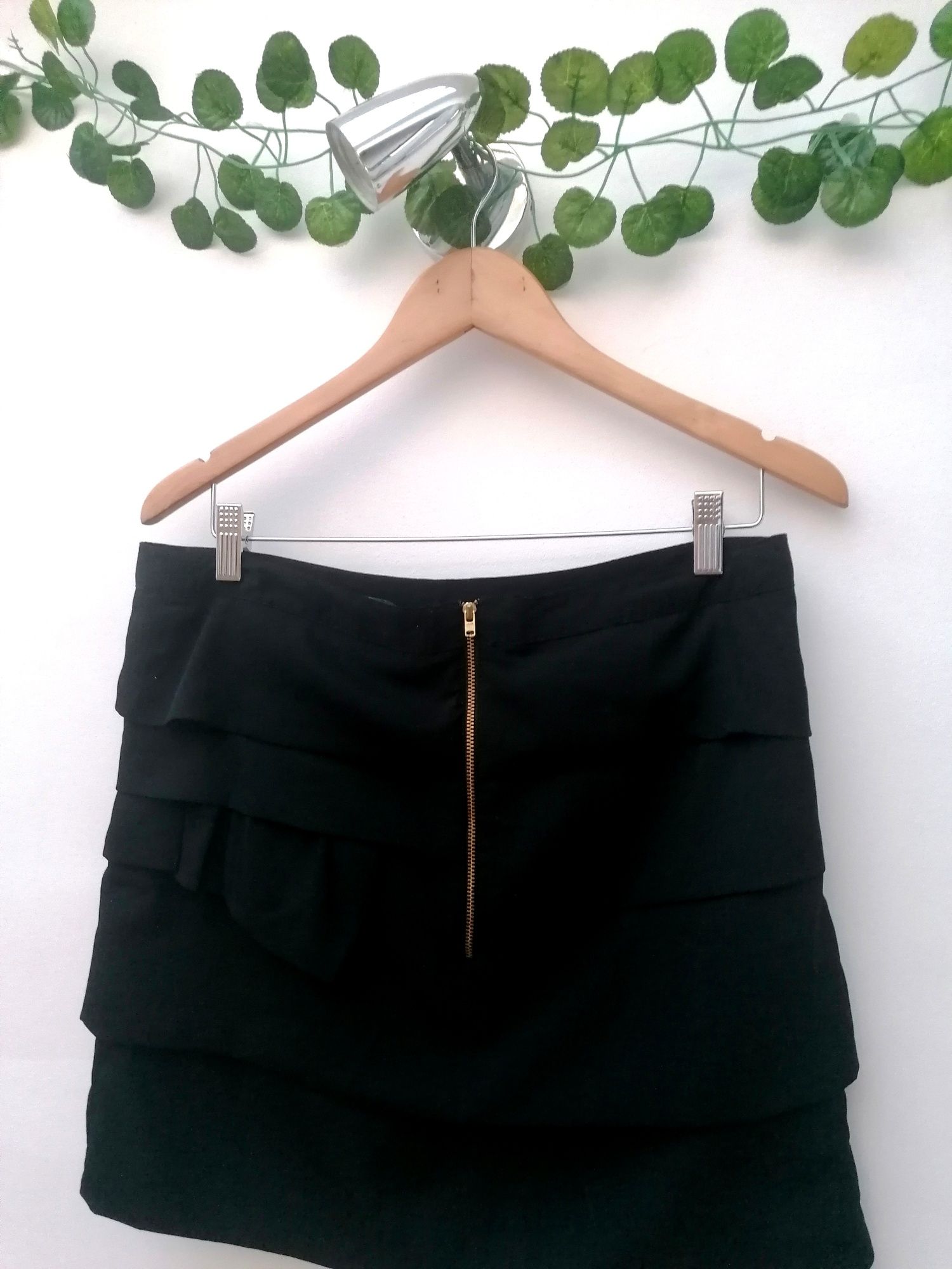 Minissaia Preta com folhos