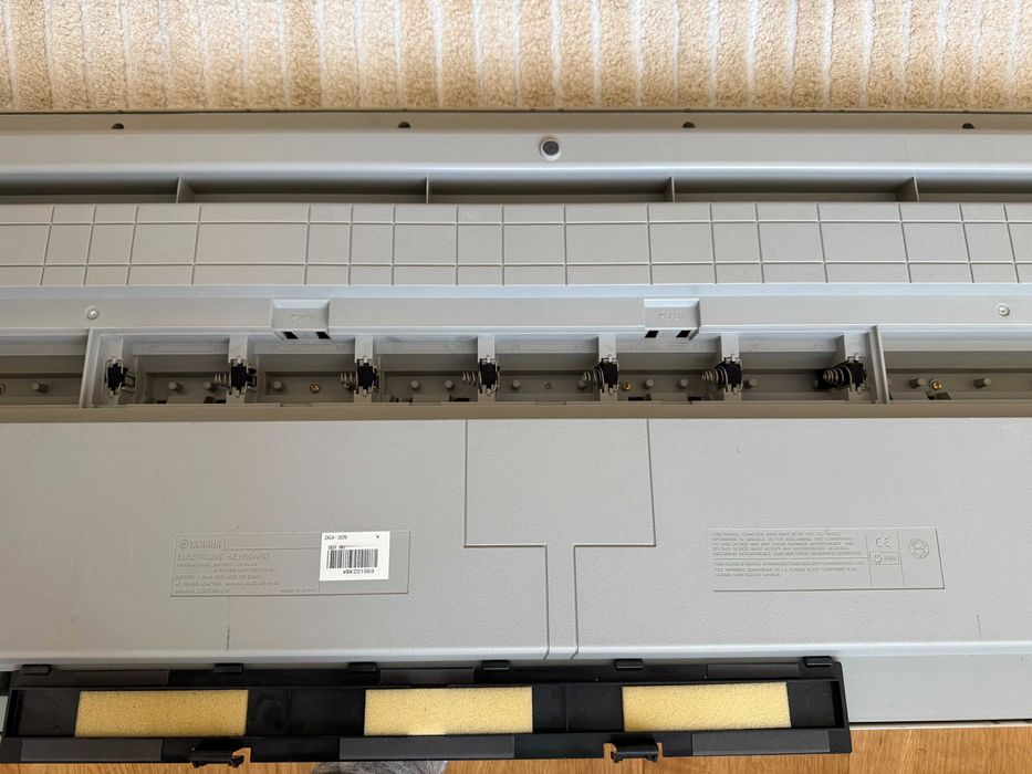YAMAHA Keyboard Portable Grand DGX-305 pianino cyfrowe, 1 właściciel
