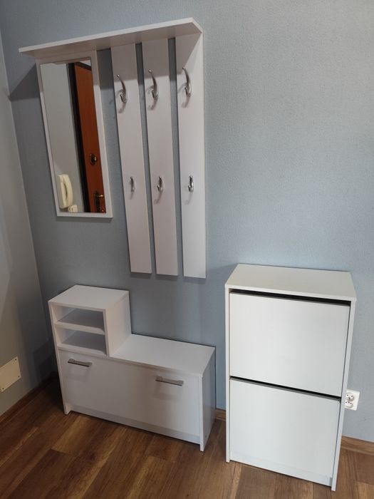 Zestaw mebli do przedpokoju szafka na buty lustro wieszak