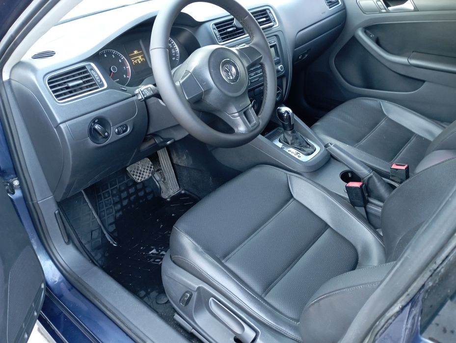 Продам Volkswagen JETTA 2013