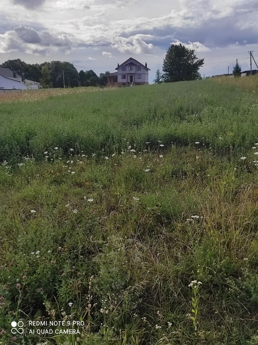 Продам земельну ділянку під будівництво.