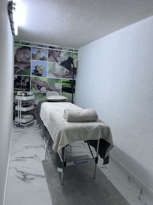 Cadeira Cabeleireiro/Mesa de Manicure / - Areeiro
