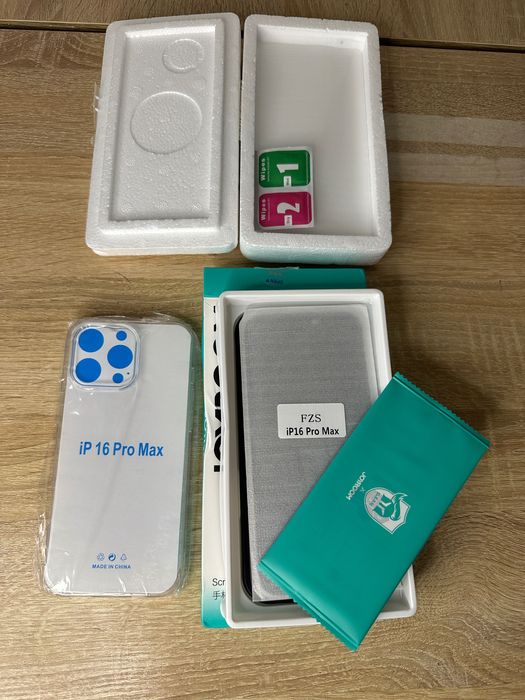 Чехол и защитные стекла на iPhone 16 Pro Max