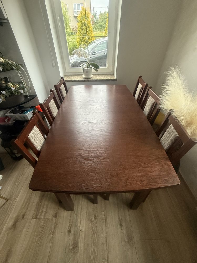 Sprzedam drewniany stół i 12 krzeseł