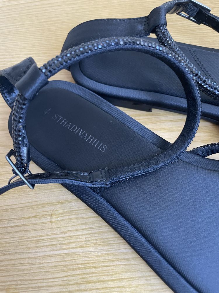 Босоніжки stradivarius