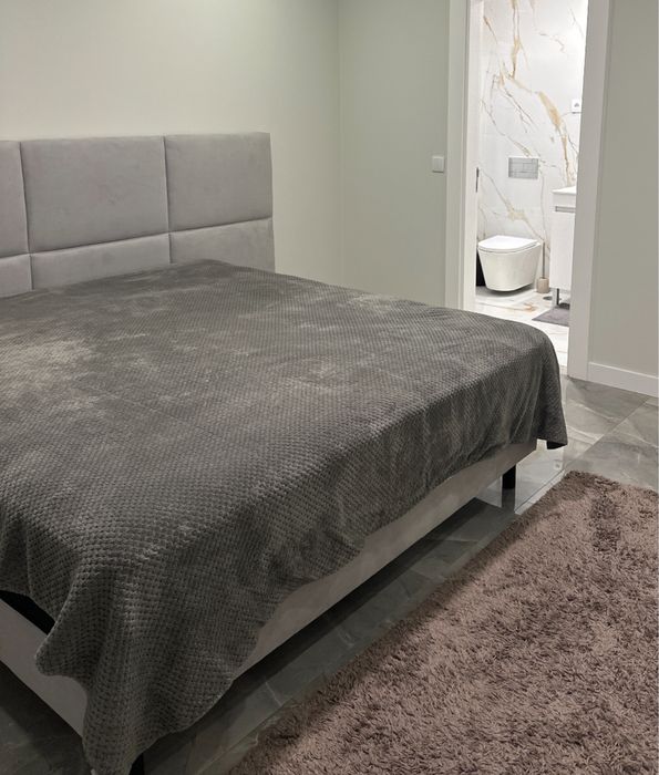 Cama de casal king size com colchao e cabeceira