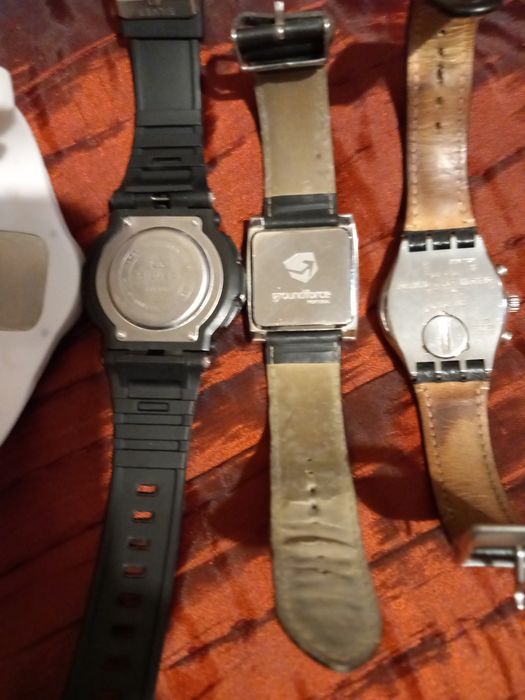 Relógios de diferentes marcas