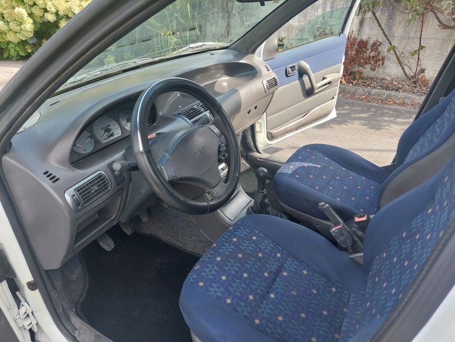 Fiat Punto em bom estado.