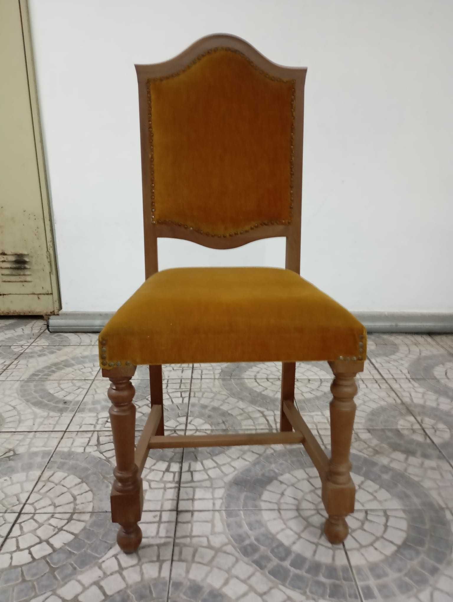 Conjunto de Móveis Rústicos de Madeira Maciça em Ótimo Estado