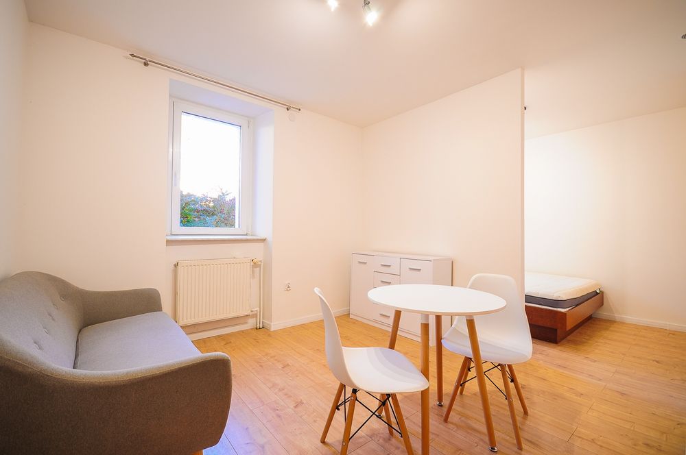 ŚWIĘTOSZÓW Mieszkanie na Wynajem Niskie Opłaty Parter Osobna Sypialnia