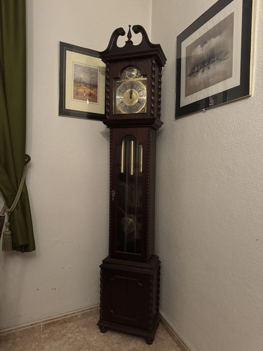 Relógio Antigo de Pêndulo