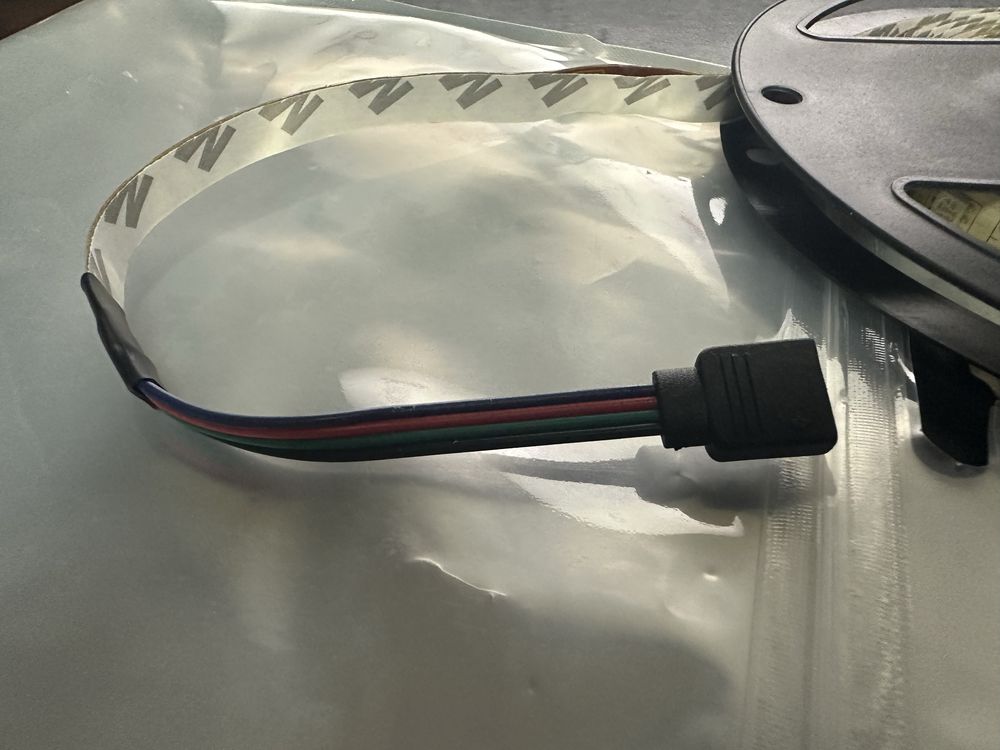 Світлодіодна стрічка RGB 12V (3 метри) з конектором | Нова