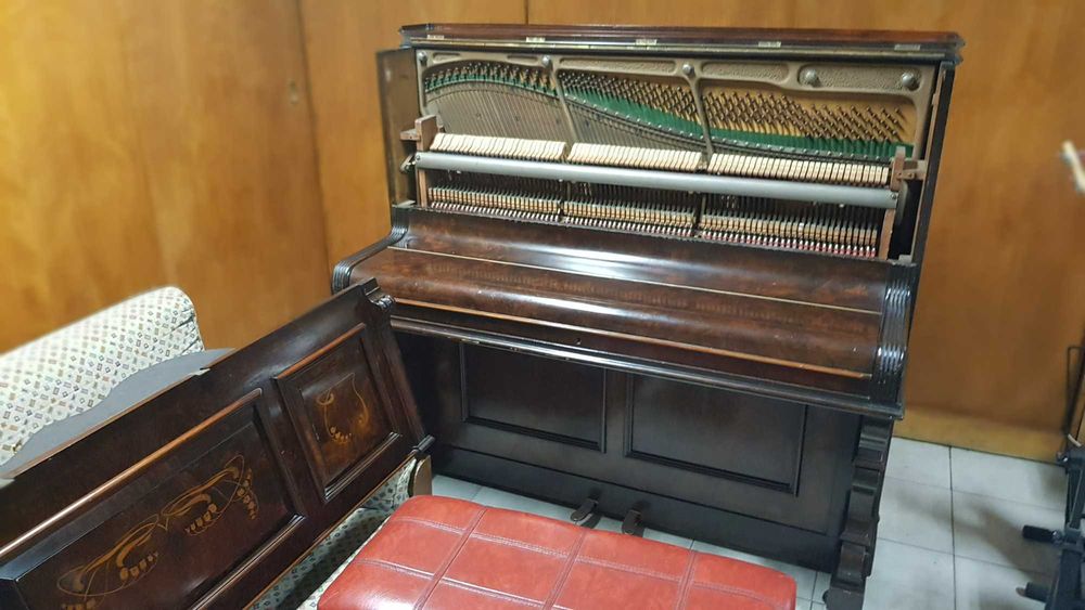 Piano Vertical Classico - Bom estado