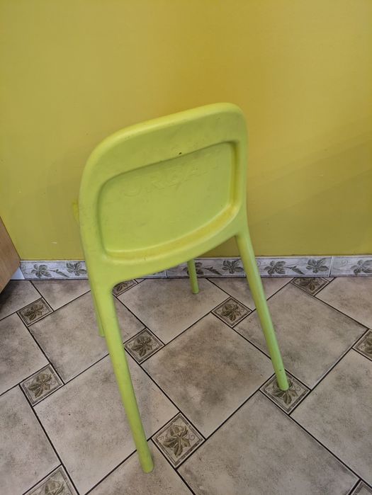 Krzesełko do stołu dla malucha. Ikea