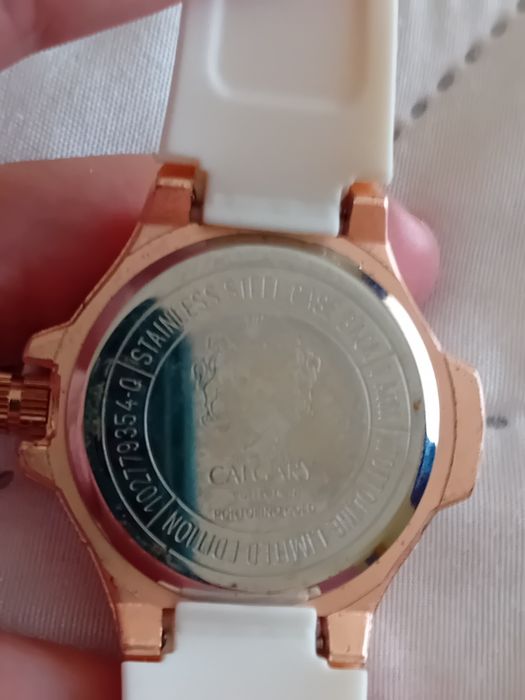 Relógio Calgary branco praticamente novo