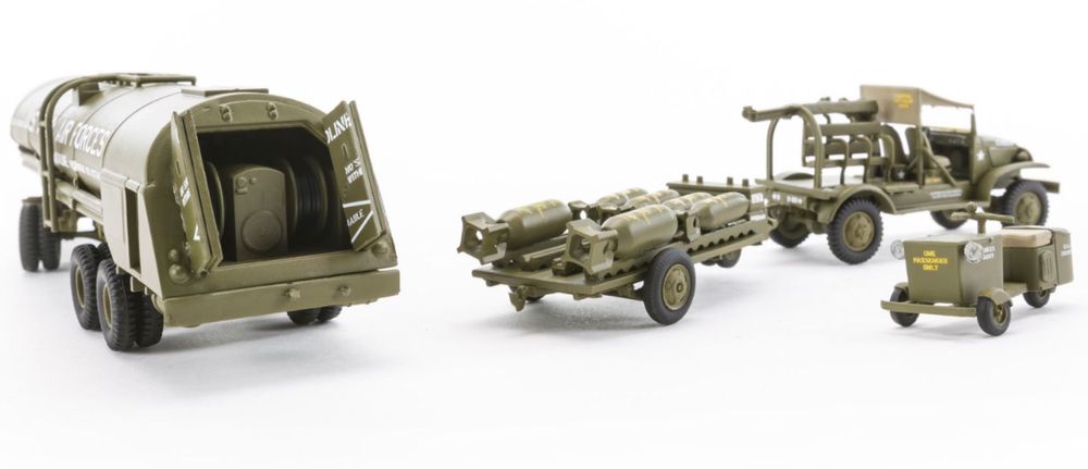 Airfix 06304 WWII USAAF 8th Air Force Bomber Resupply Set model