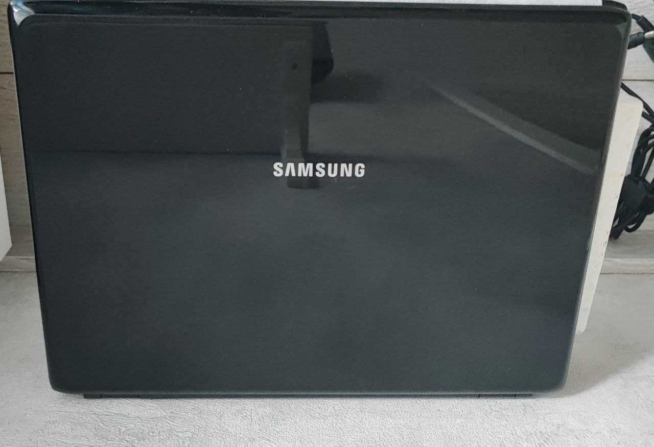 Ноутбук 15.4"  Samsung np-r503