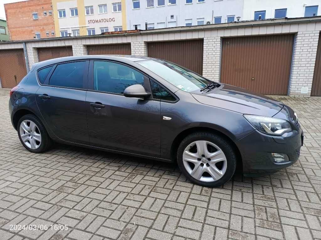 Opel Astra J 1,7 CDTI 2011